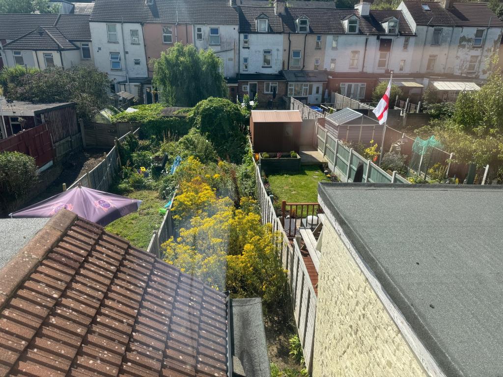 Lot: 48 - TWO-BEDROOM TERRACE HOUSE FOR IMPROVEMENT - Rear garden from first floor